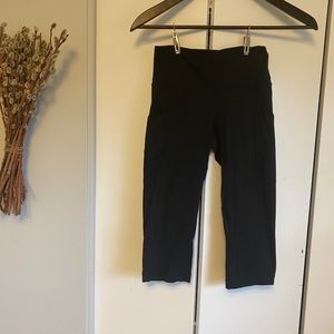 Lululemon cropped capris